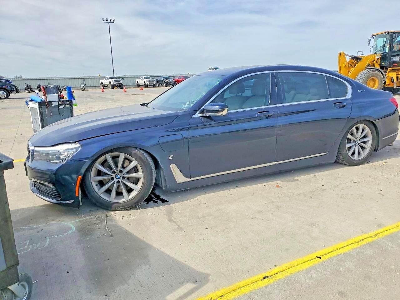 Salvage BMW 7 Series Image