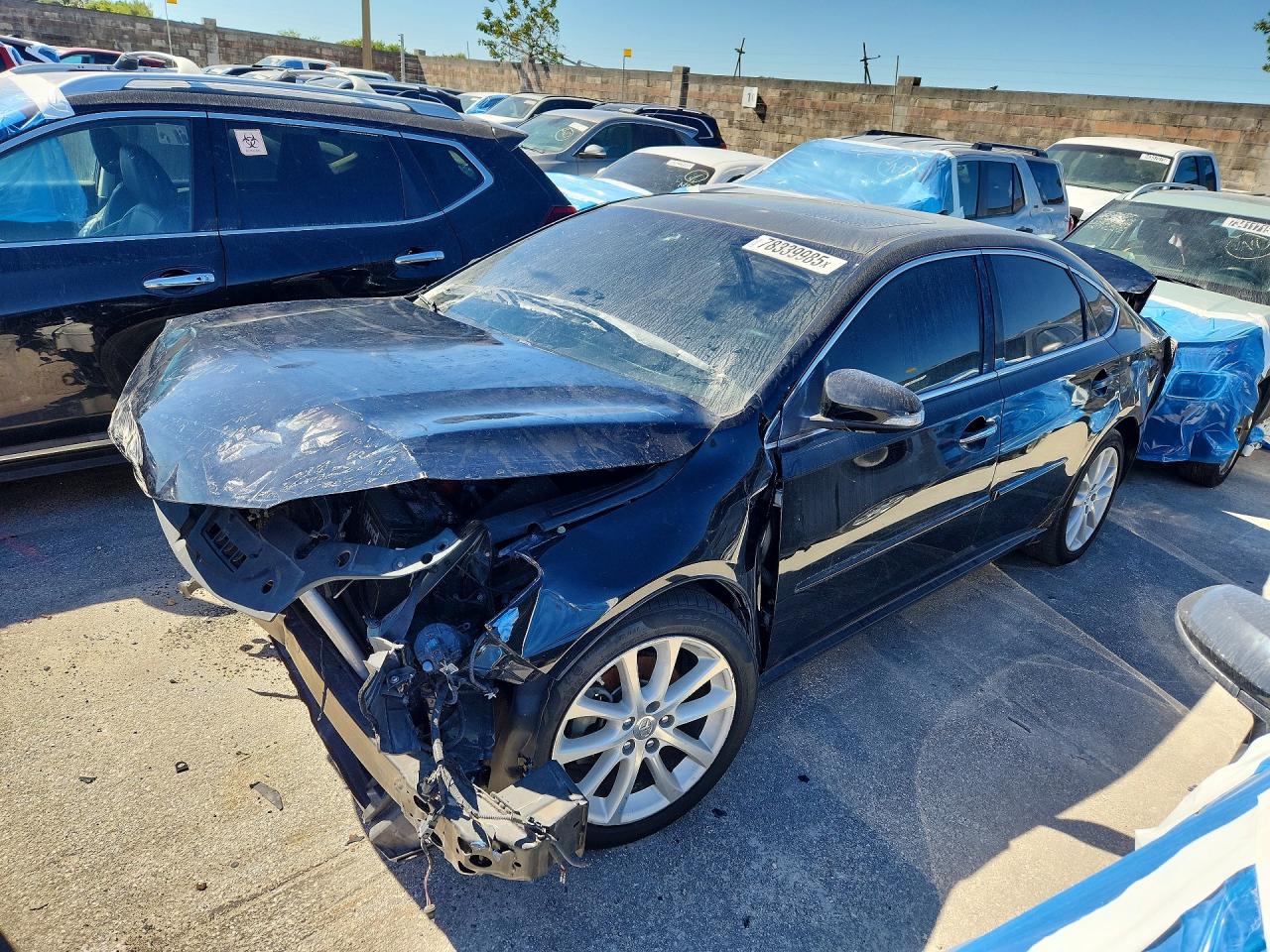 Salvage Toyota Avalon Image