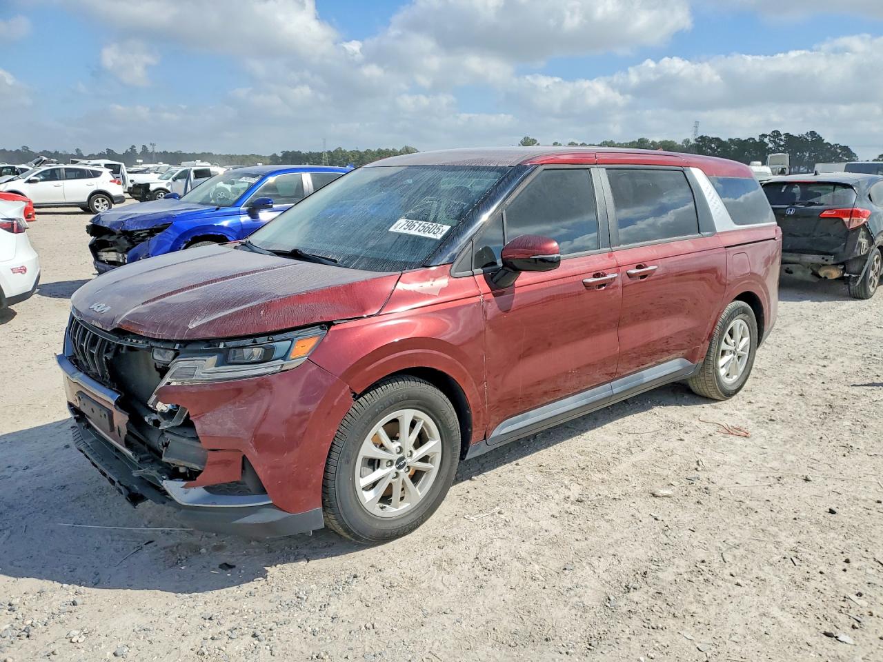 Salvage Kia Carnival Image