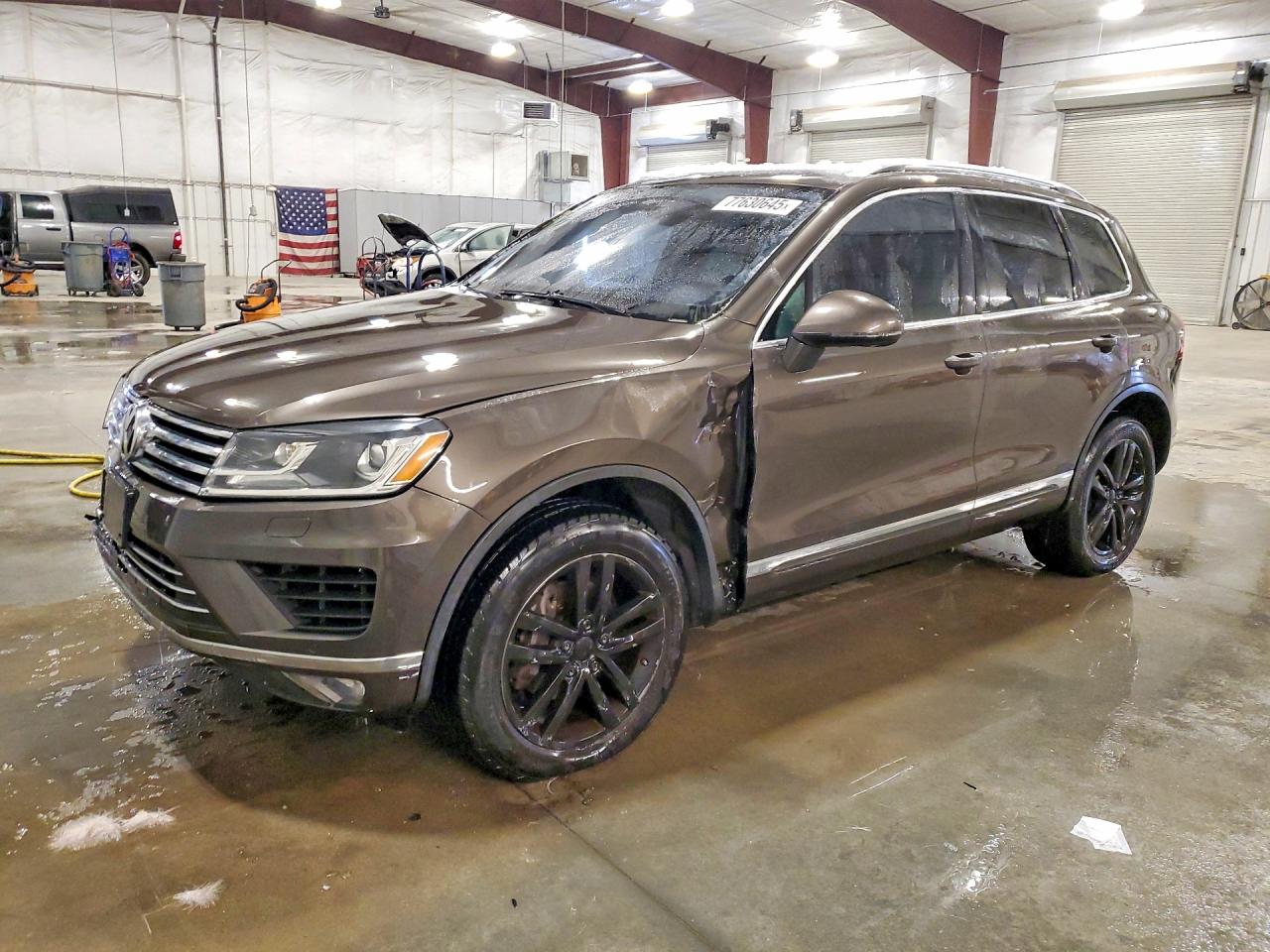 Salvage Volkswagen Touareg Image