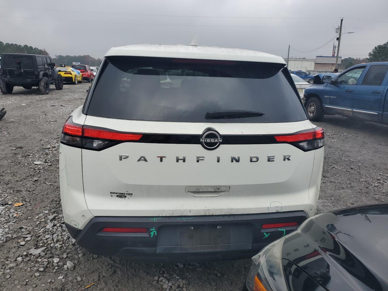 Nissan Pathfinder S