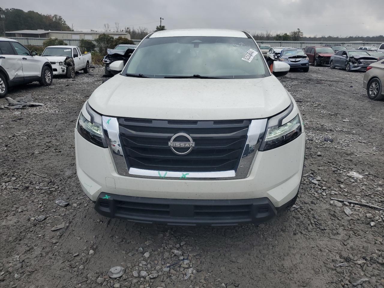 Nissan Pathfinder S