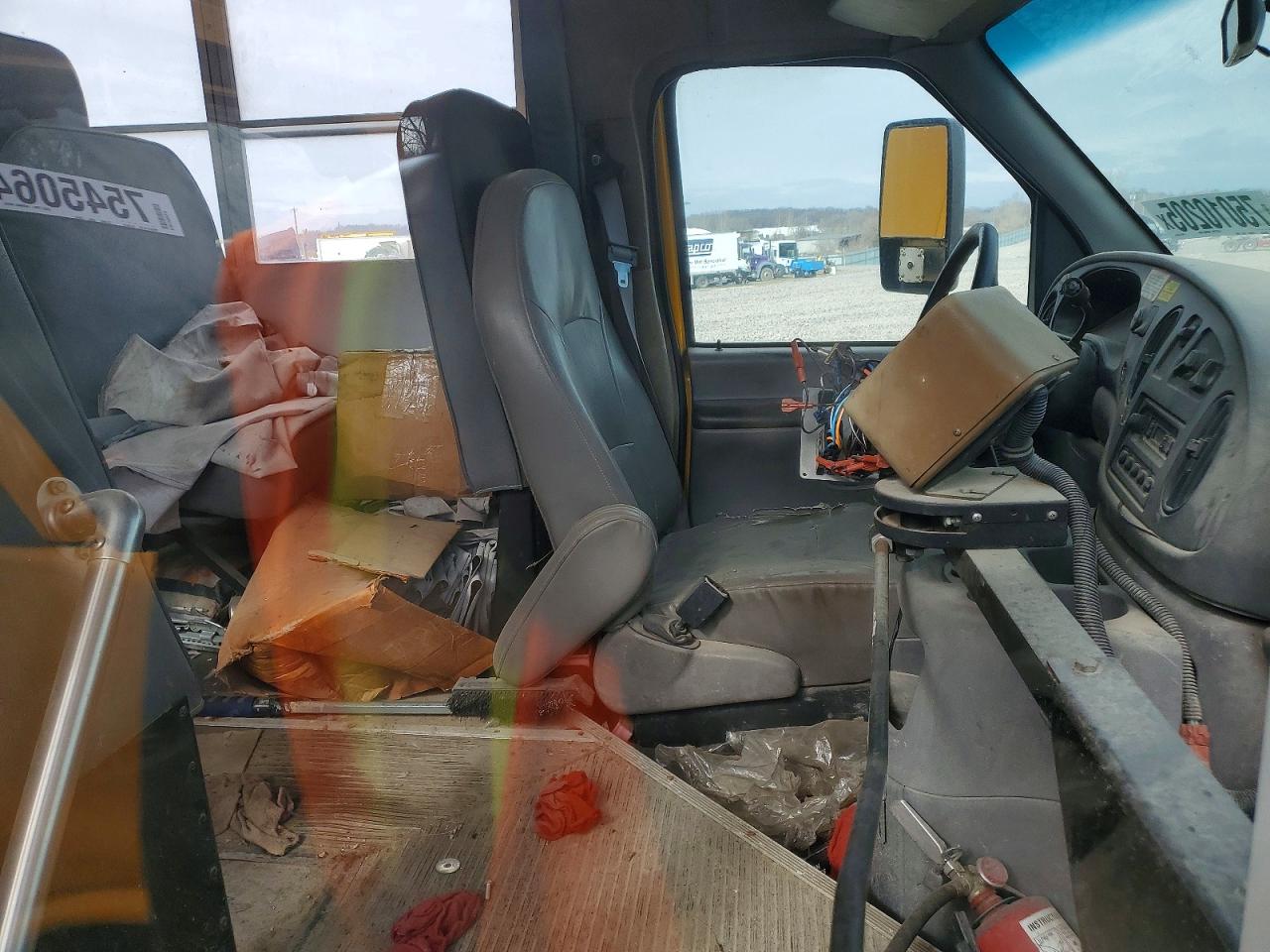 Ford Econoline E350 Super Duty Cutaway Van