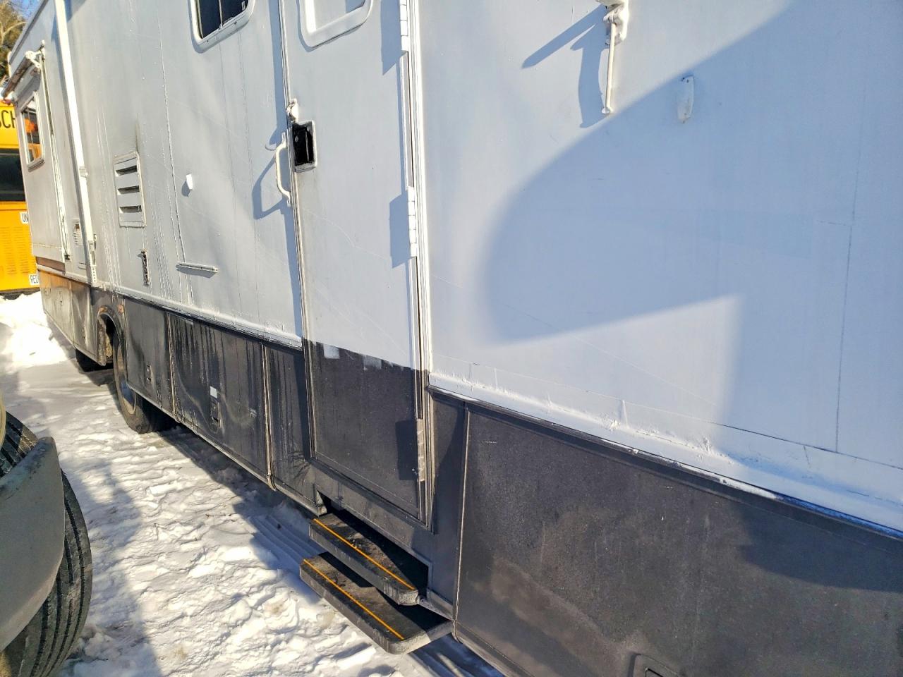Ford F-550 Super Duty Stripped Chassis