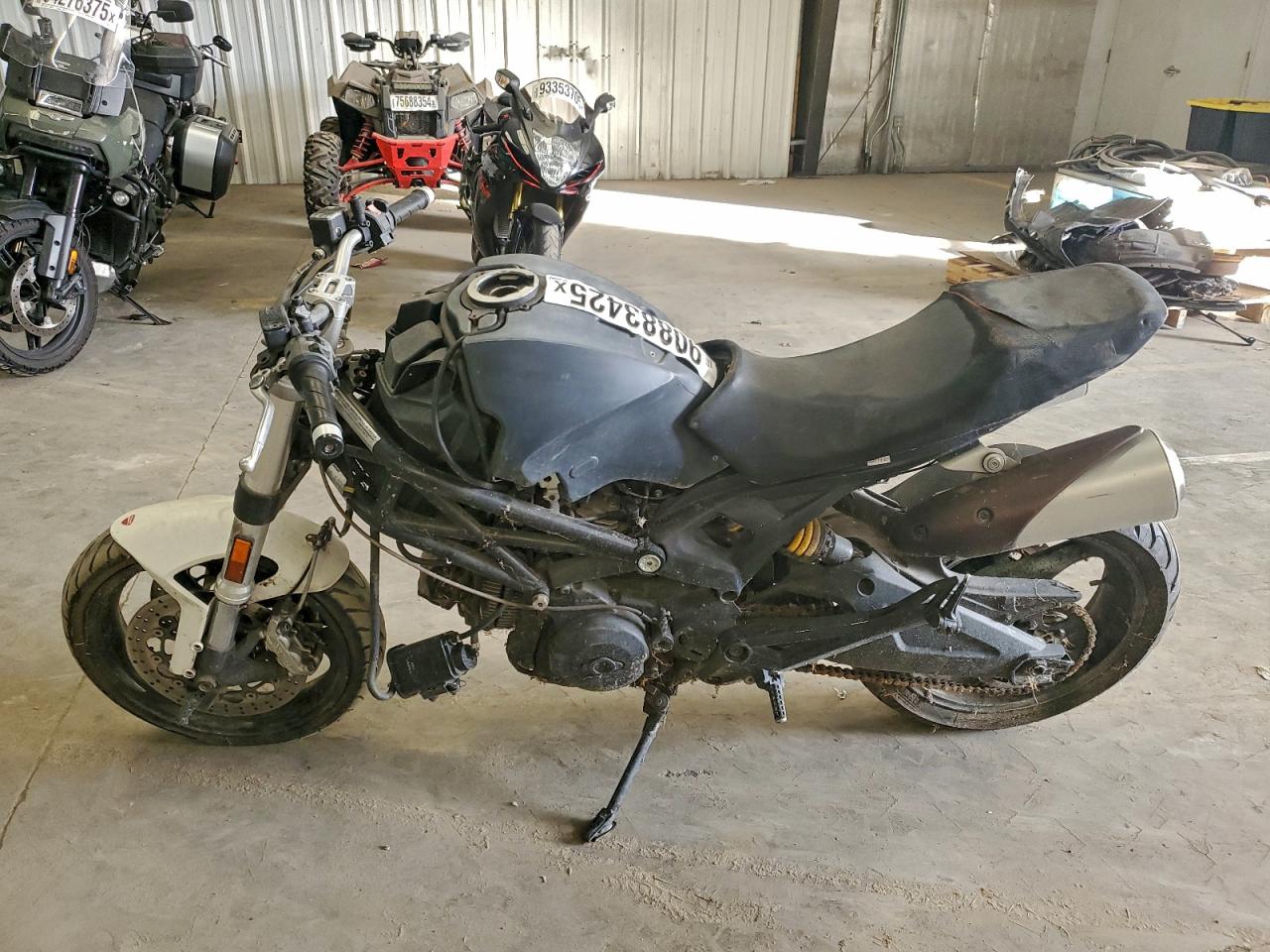 Ducati Monster 696