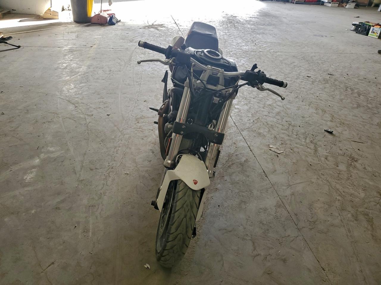 Ducati Monster 696