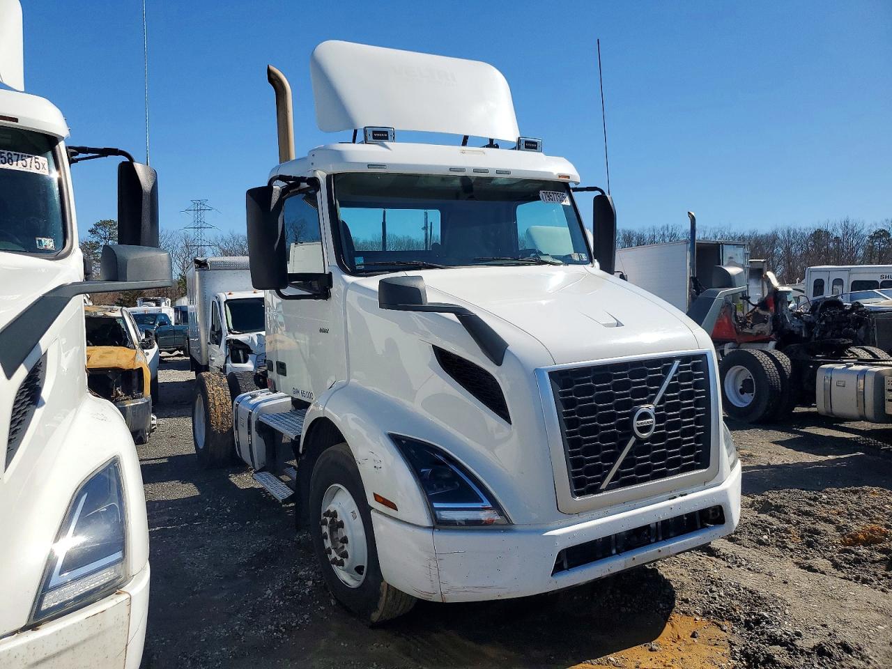 Salvage Volvo Vnr Image