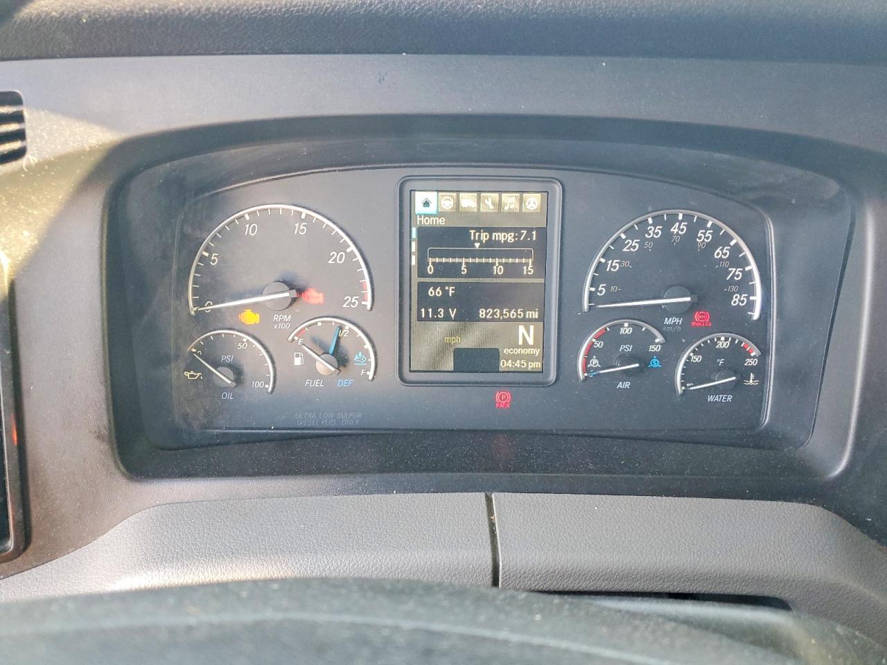 Freigliner Cascadia 126