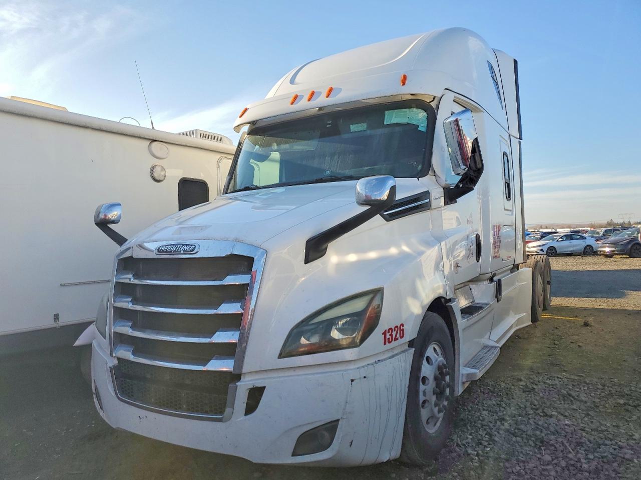 Freigliner Cascadia 126