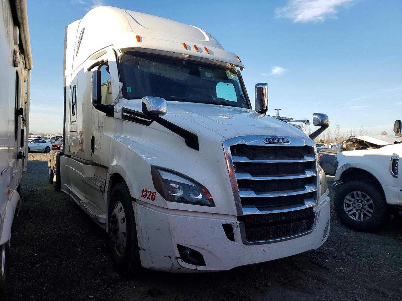 Salvage Freigliner Cascadia 126 Image