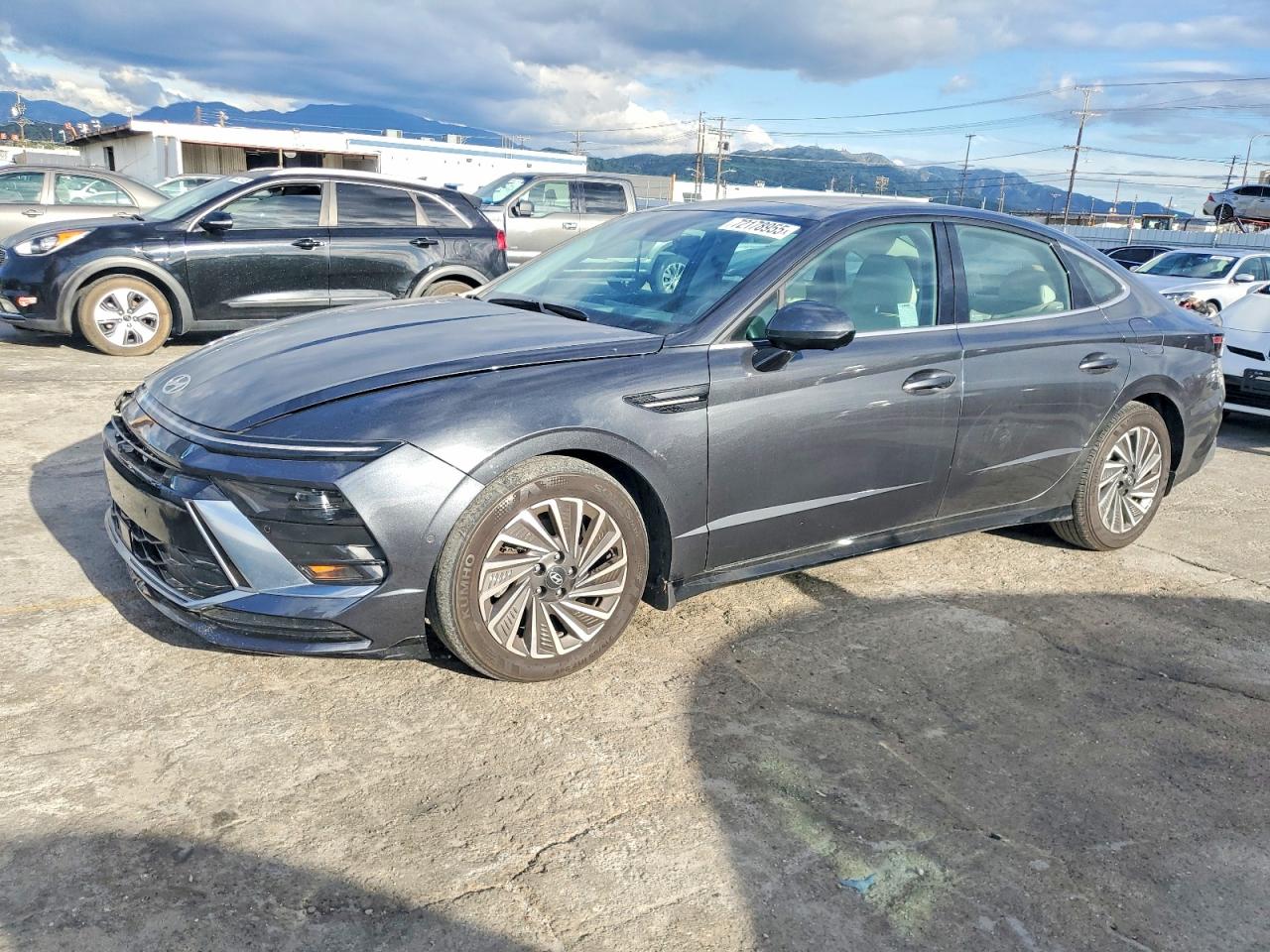 Salvage Hyundai SONATA Image