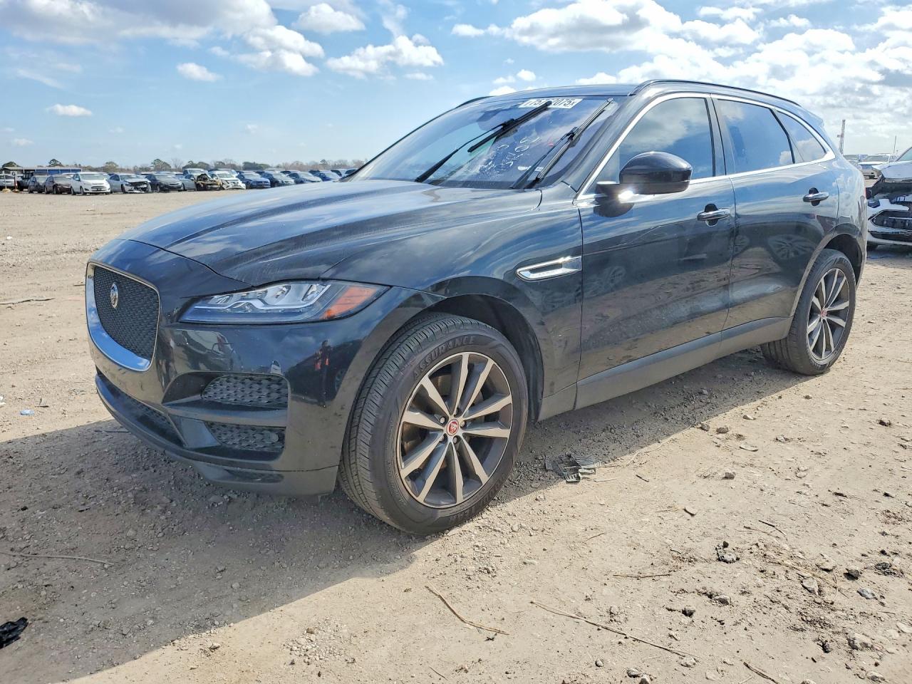 Salvage Jaguar F-PACE Image