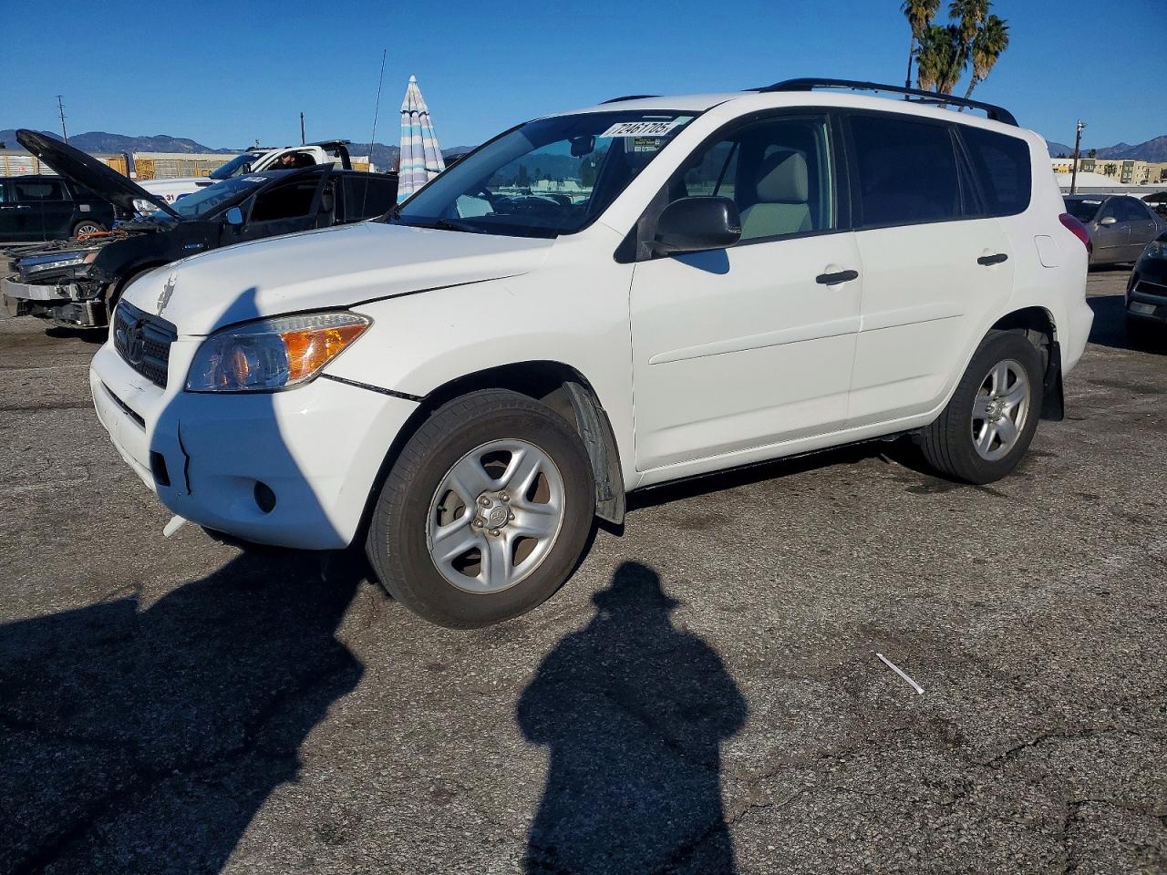 Salvage Toyota RAV4 Image