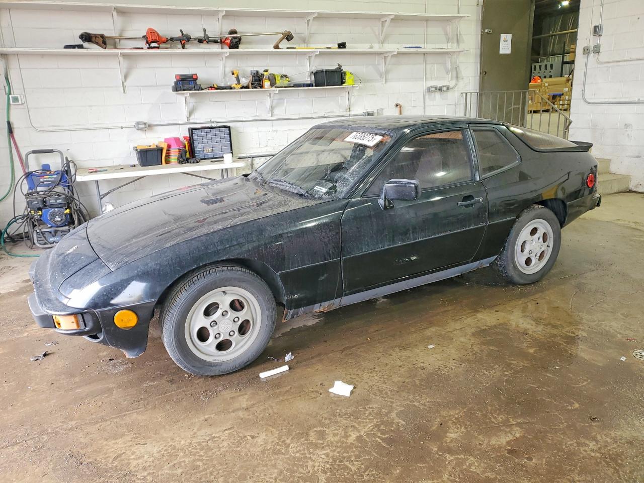 Salvage Porsche 924 Image