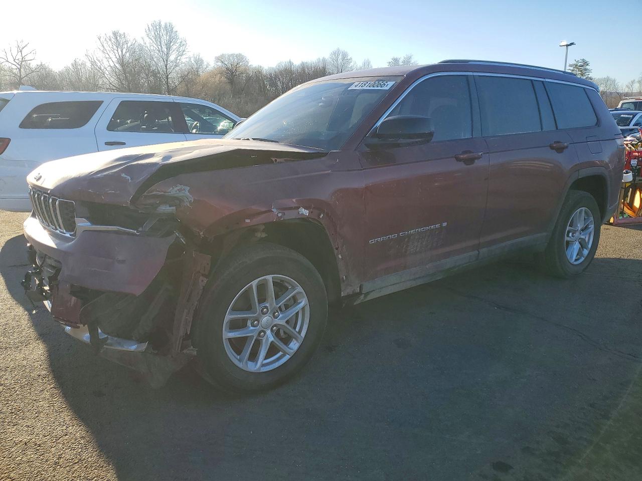 Salvage Jeep Cherokee Image