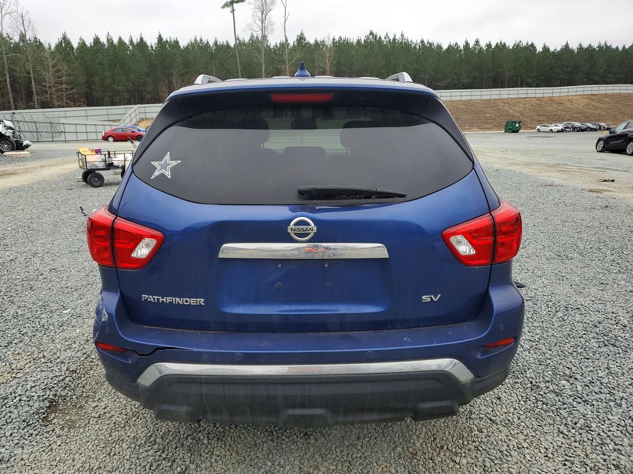 Nissan Pathfinder Sv