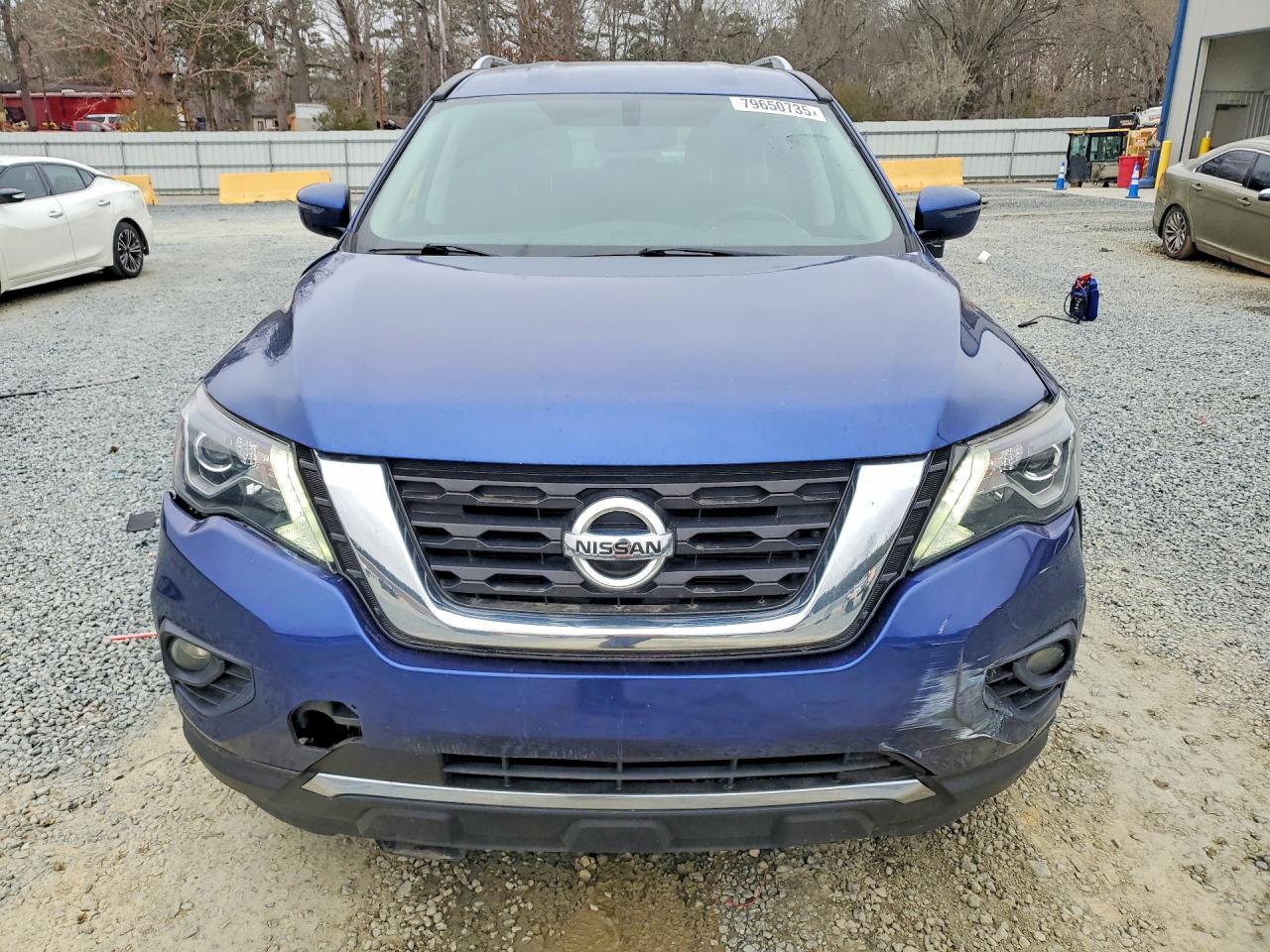 Nissan Pathfinder Sv