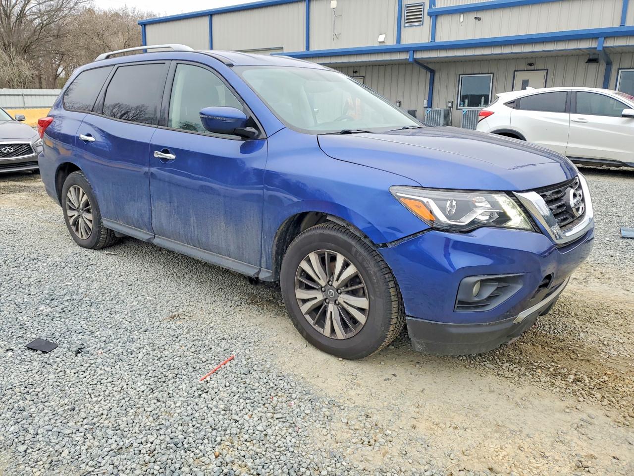 Nissan Pathfinder Sv