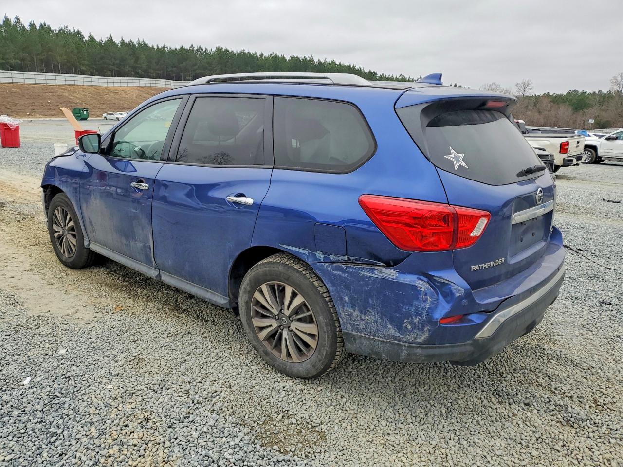 Nissan Pathfinder Sv