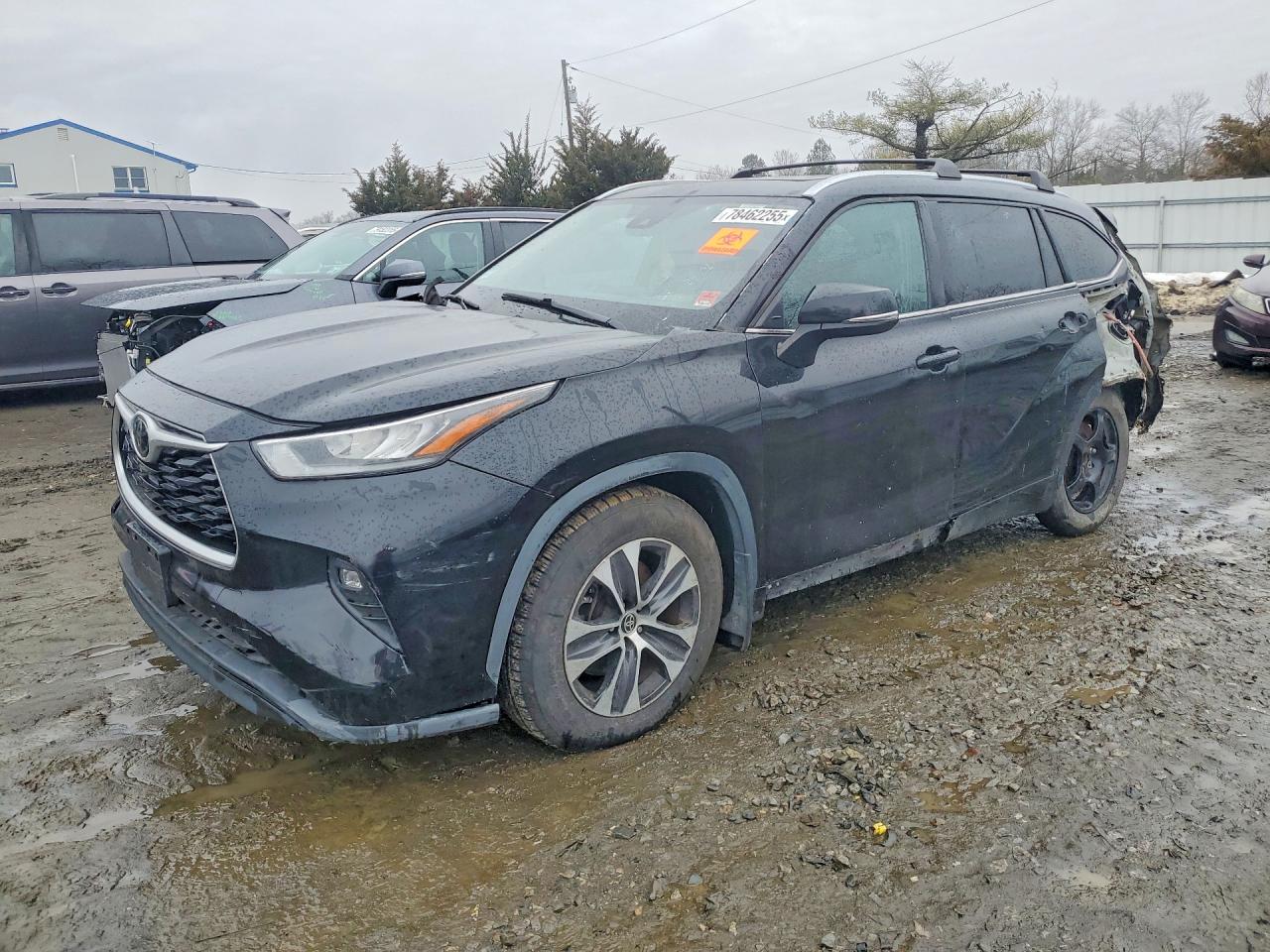 Salvage Toyota Highlander Image