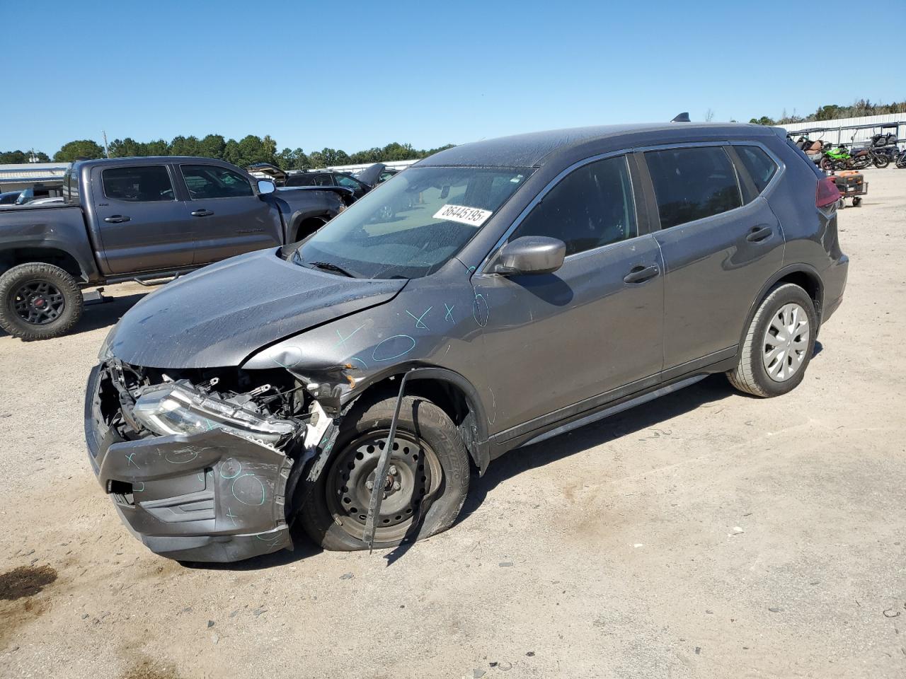 Salvage Nissan Rogue Image