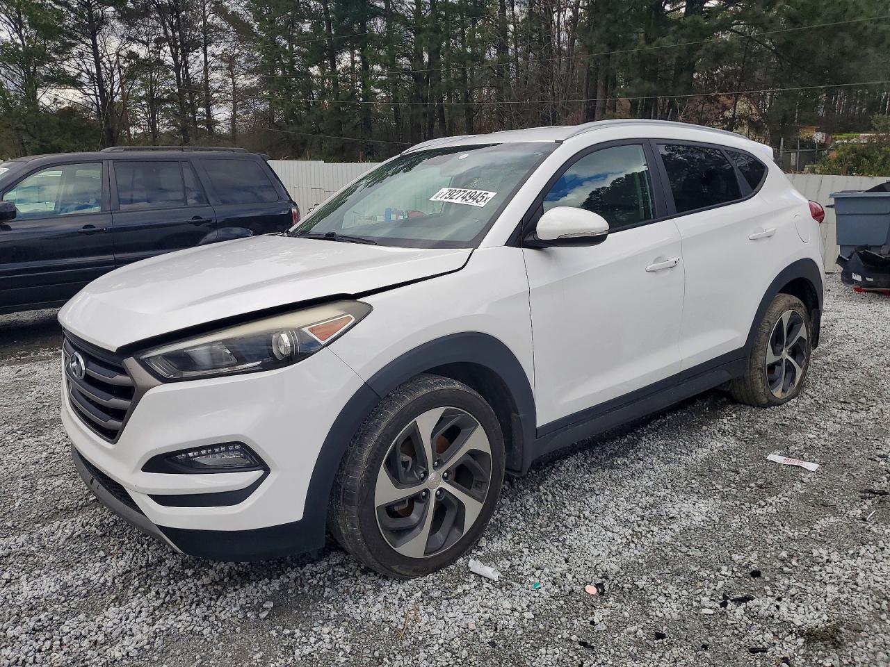 Salvage Hyundai TUCSON Image