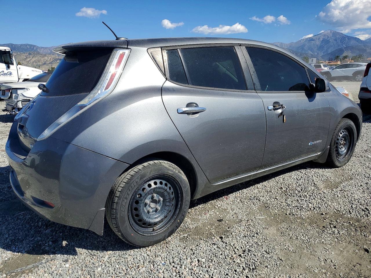 Nissan LEAF S