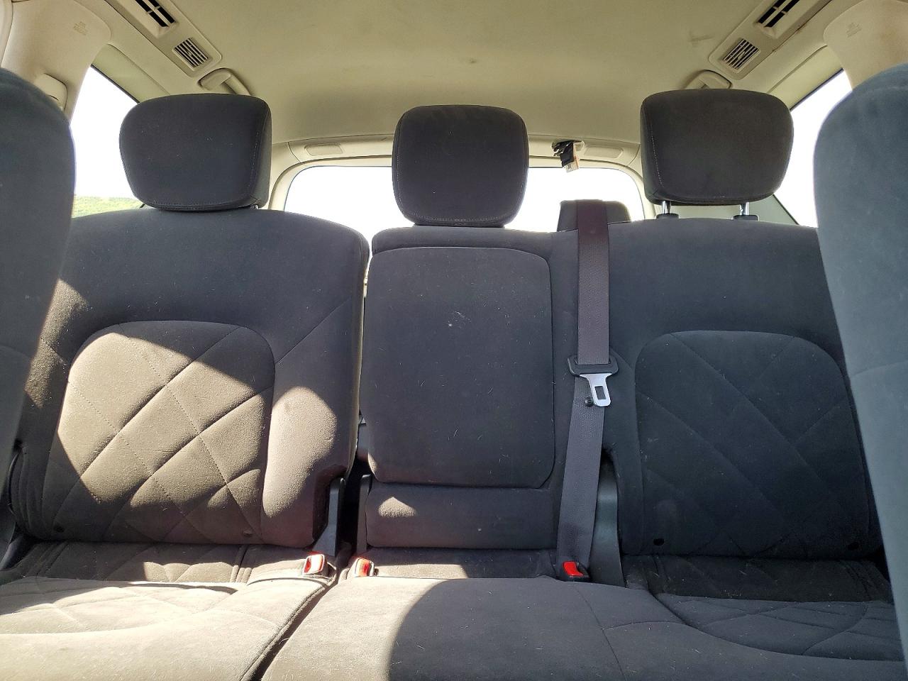 Nissan Armada Sv