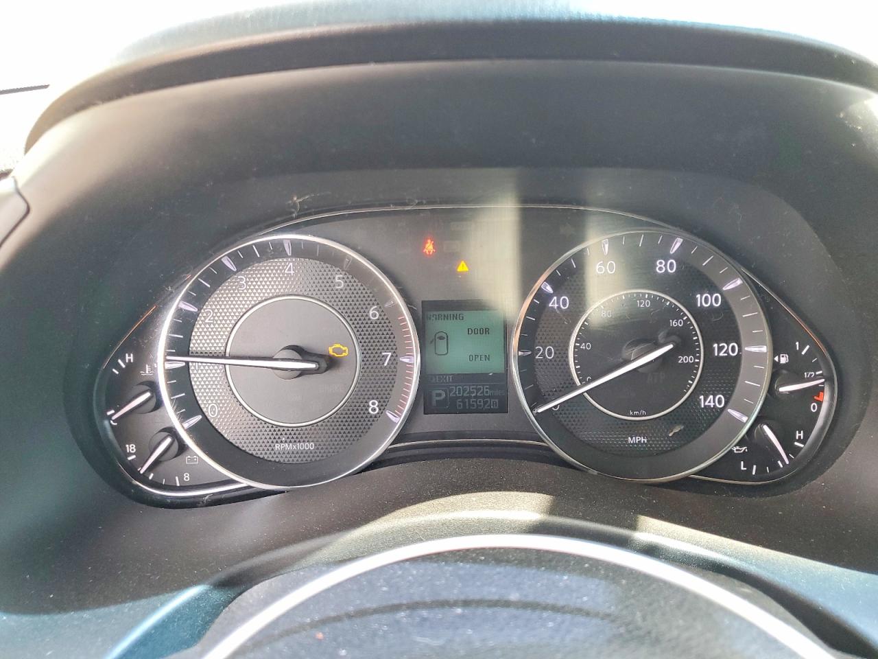 Nissan Armada Sv