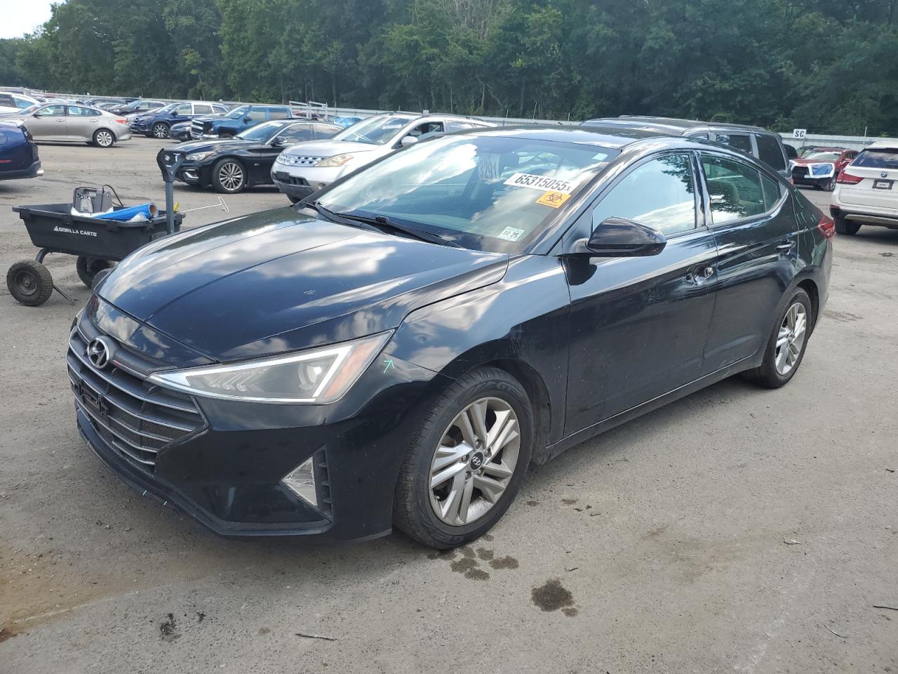 Salvage Hyundai ELANTRA Image