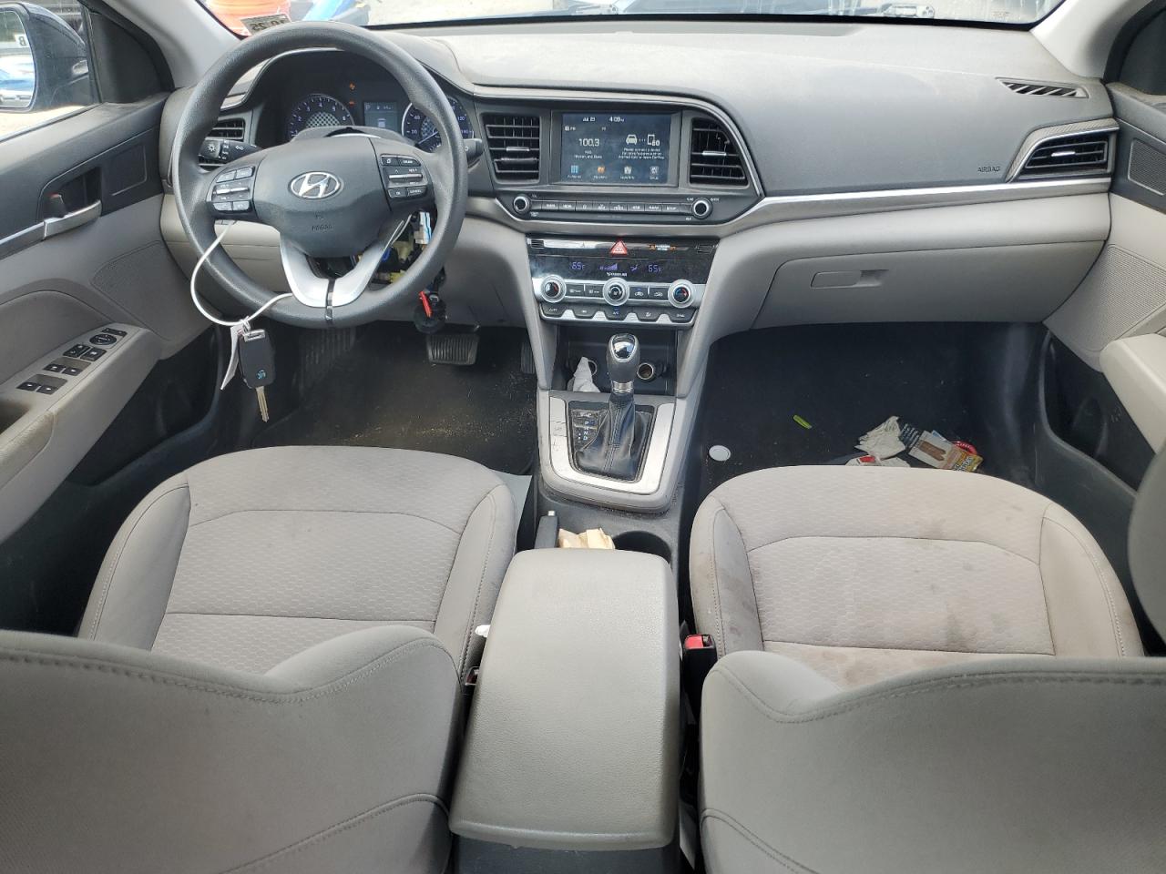 Hyundai ELANTRA Sel