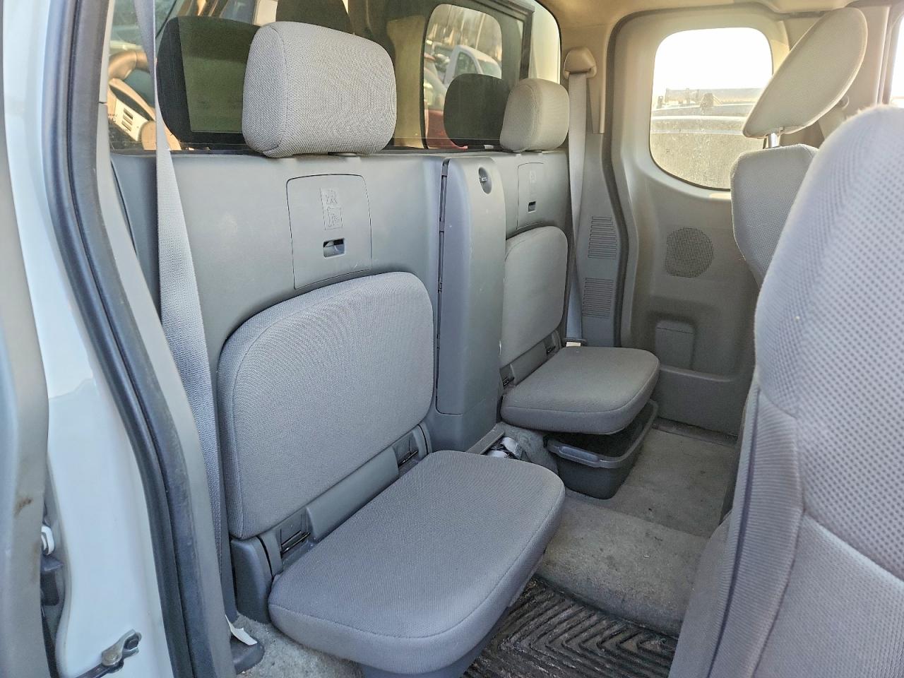 Nissan Frontier S