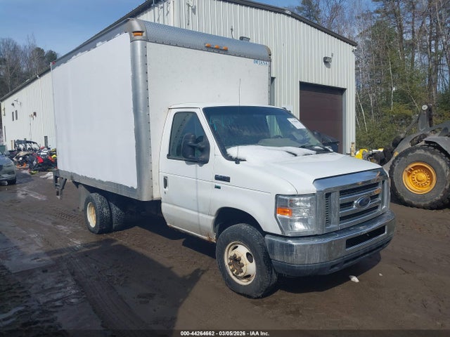 Salvage Ford E-350 Image
