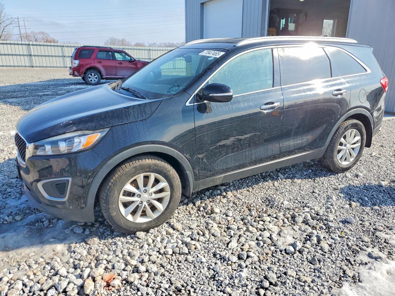 Salvage Kia Sorento Image