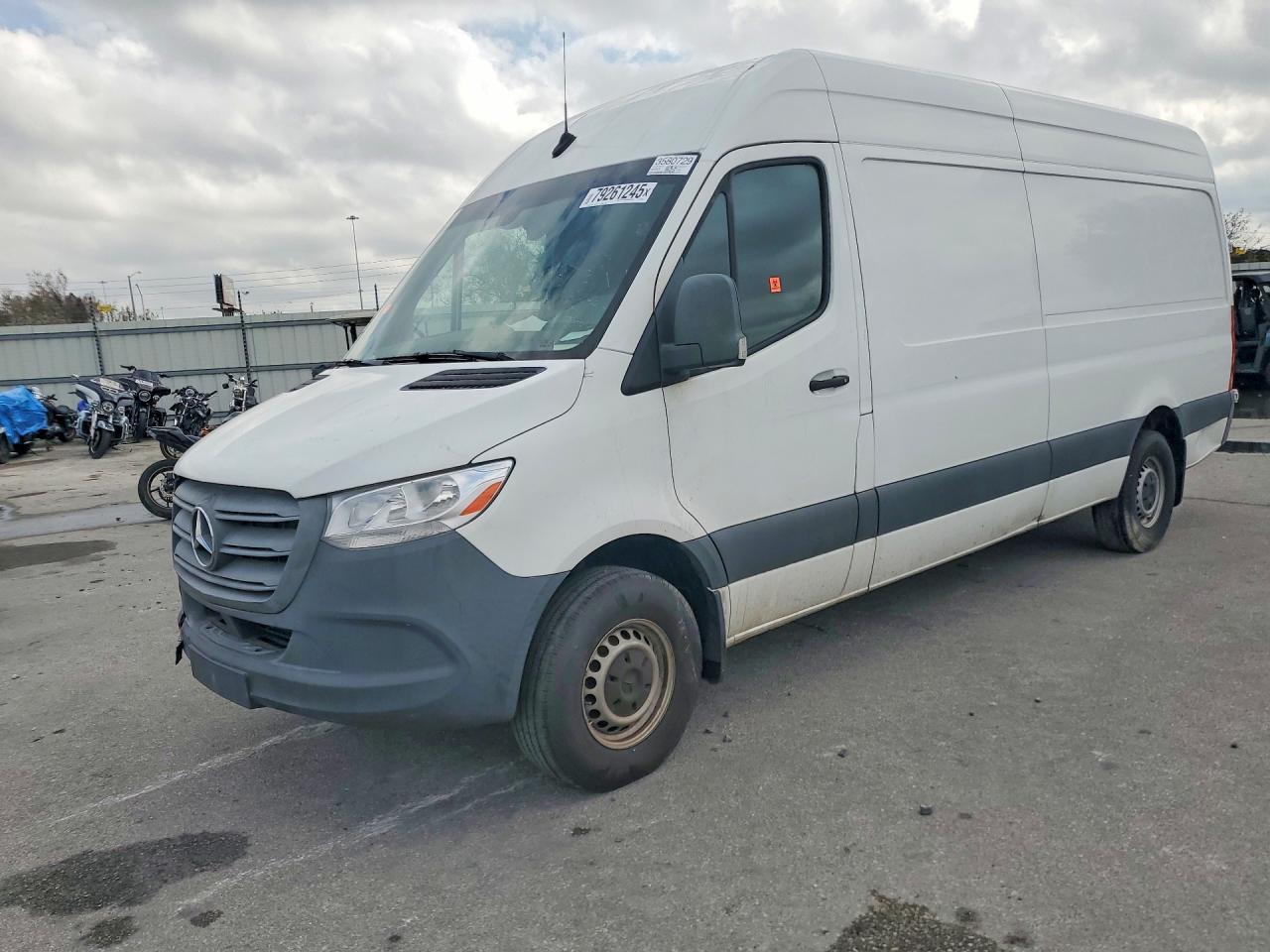 Salvage Mercedes-Benz Sprinter Image