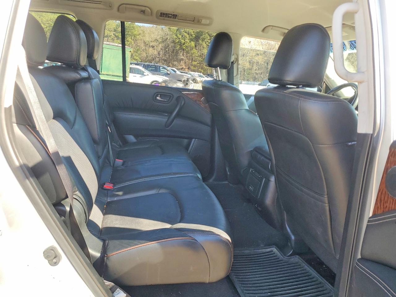 Nissan Armada Sv