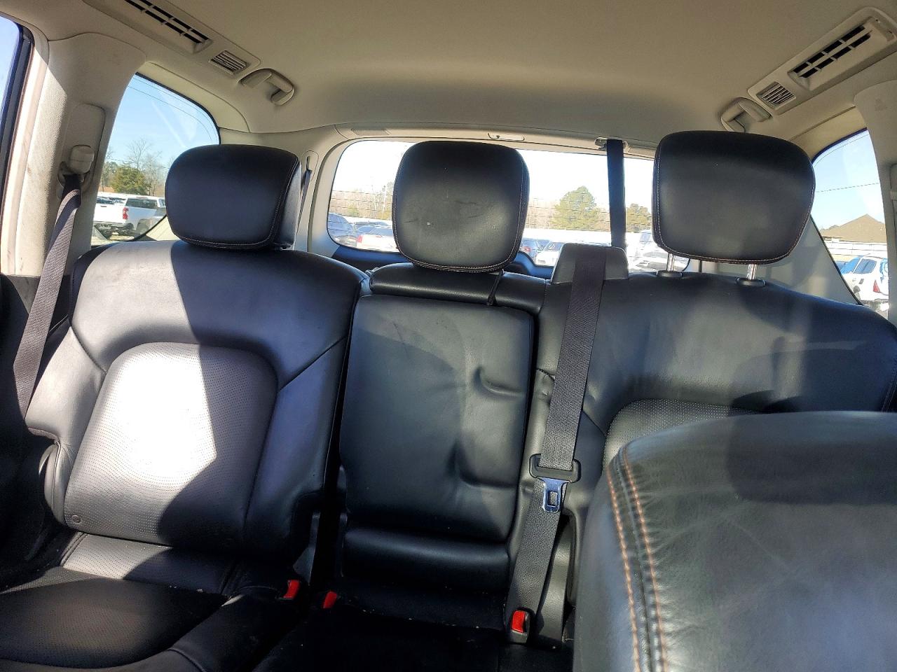 Nissan Armada Sv