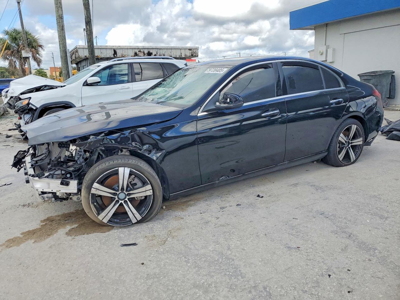 Salvage Mercedes-Benz C-Class Image