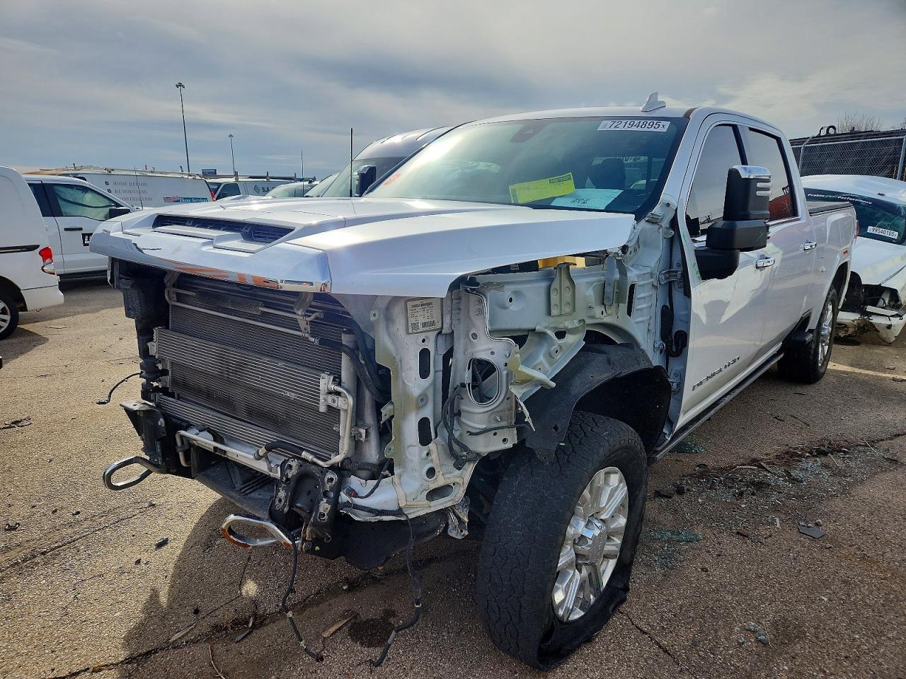 Salvage GMC Sierra Image