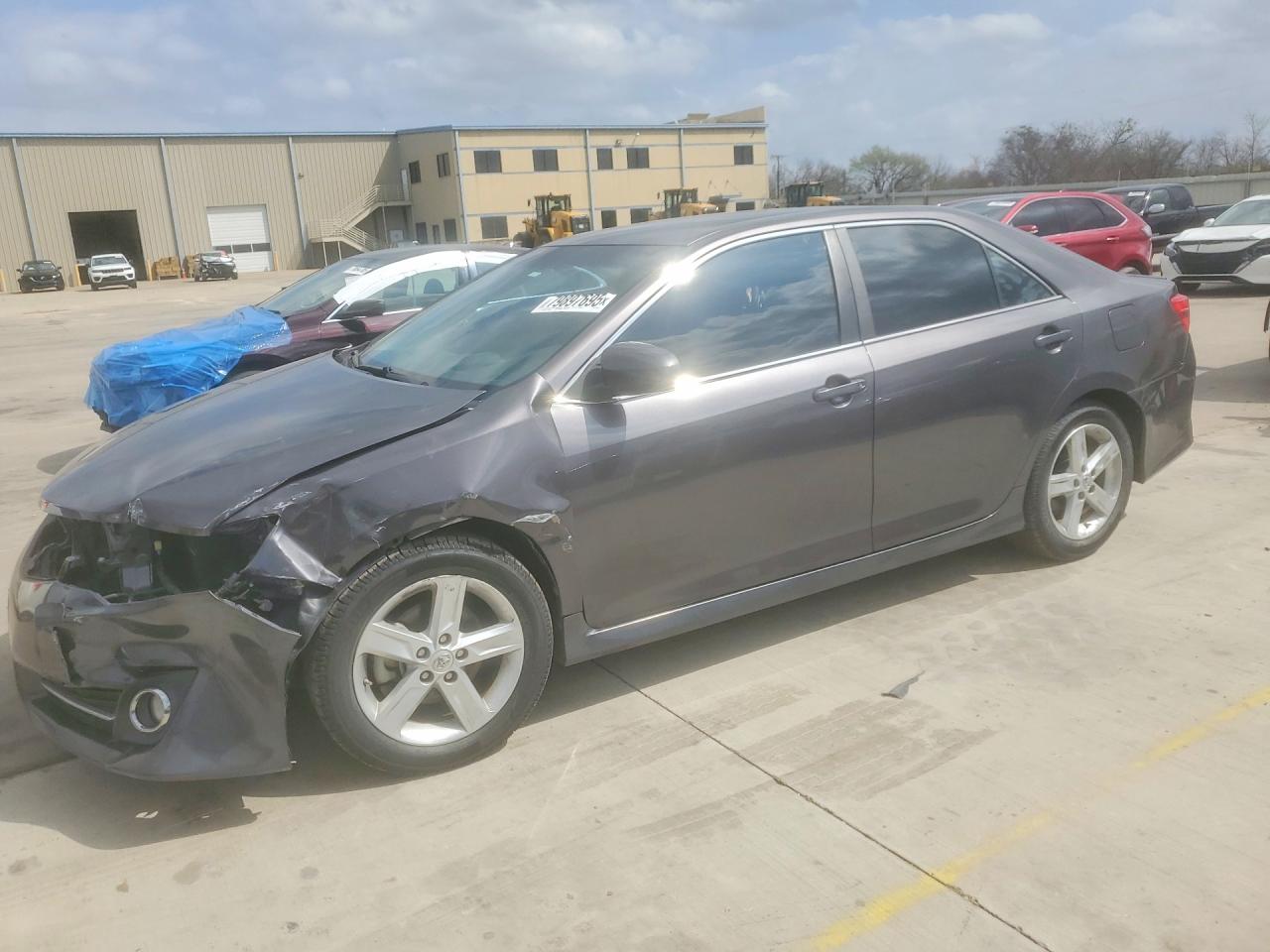 Salvage Toyota Camry Image