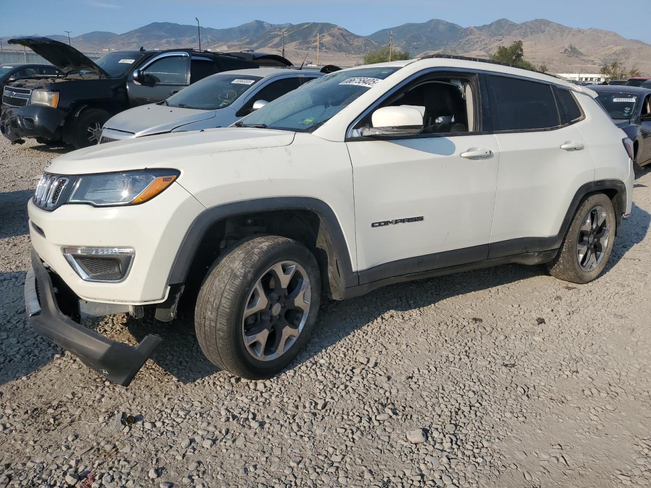 Salvage Jeep Compass Image