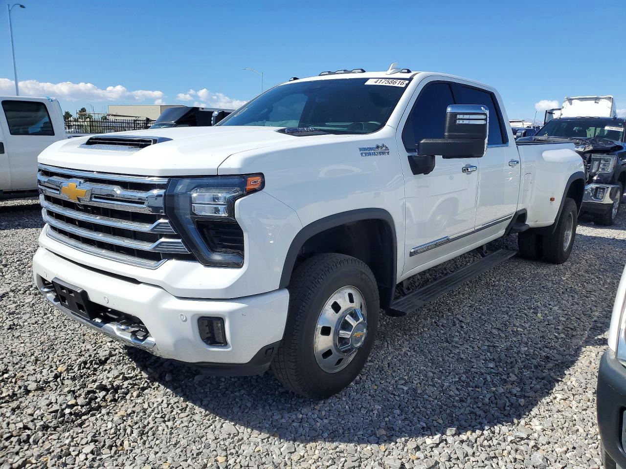 Salvage Chevrolet Silverado Image