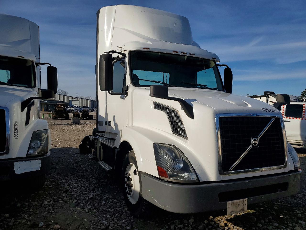 Salvage Volvo Vn Image