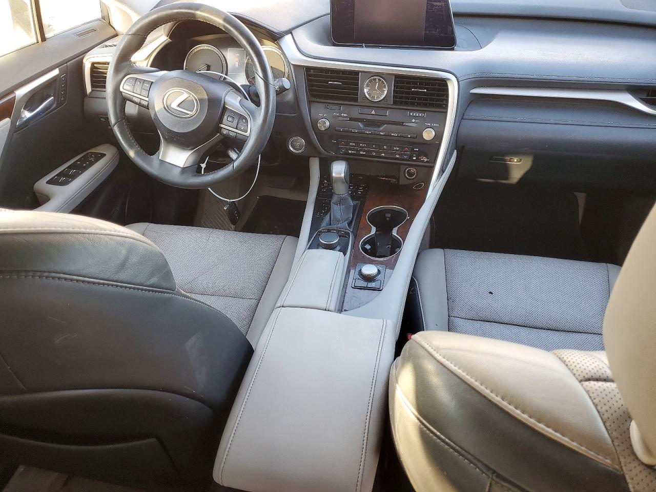 Lexus RX Base