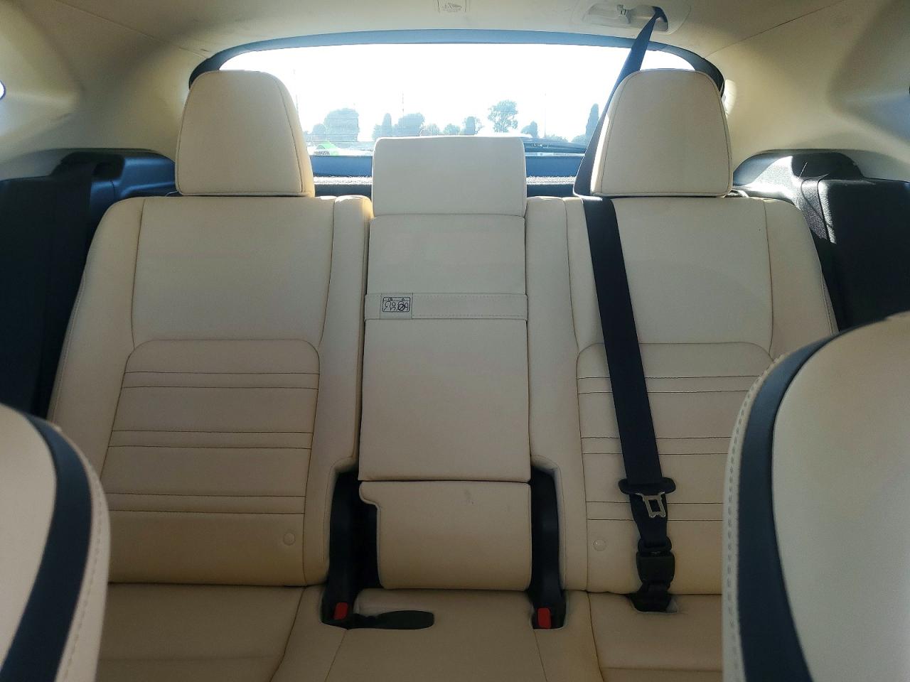 Lexus NX Base