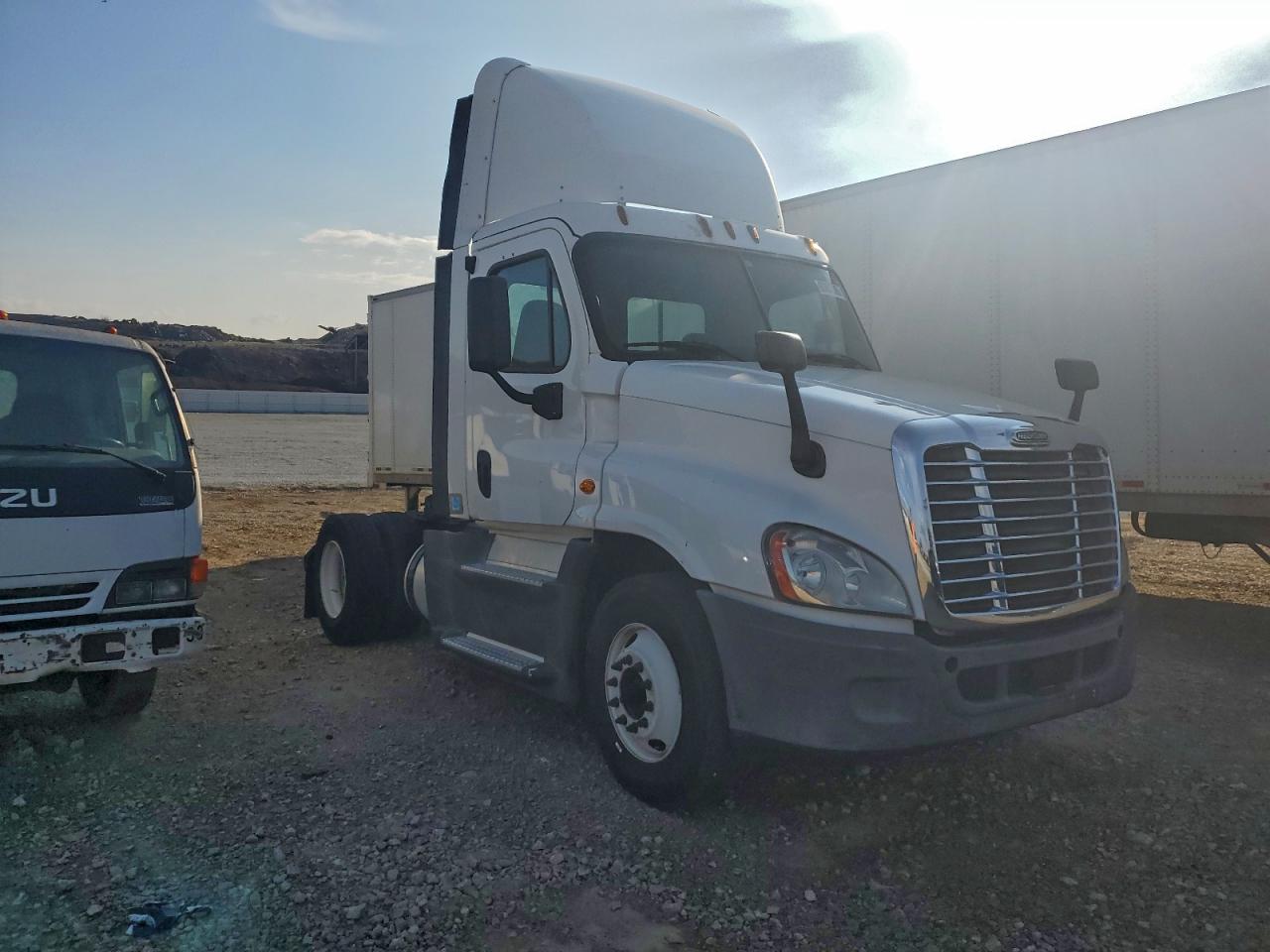 Salvage Freightliner Cascadia Image