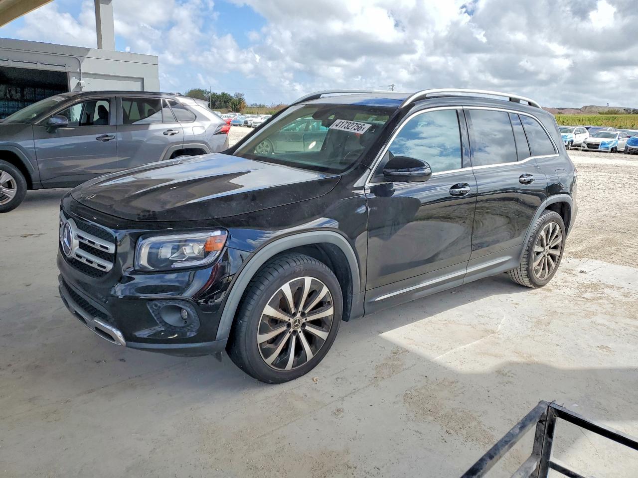 Salvage Mercedes-Benz GLB Image