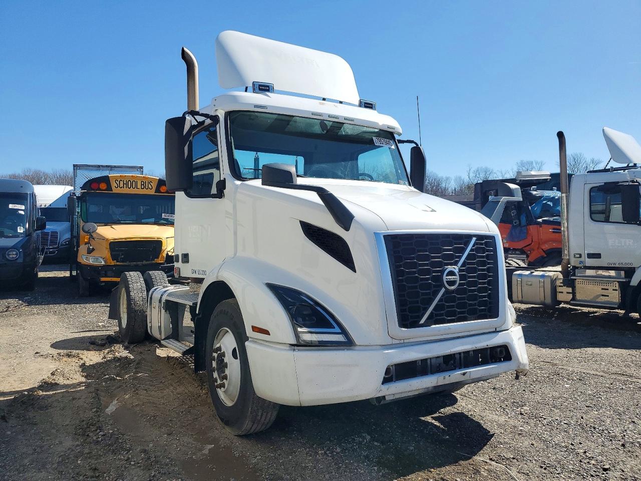 Salvage Volvo Vnr Image