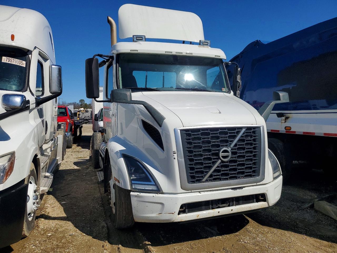 Salvage Volvo Vnr Image