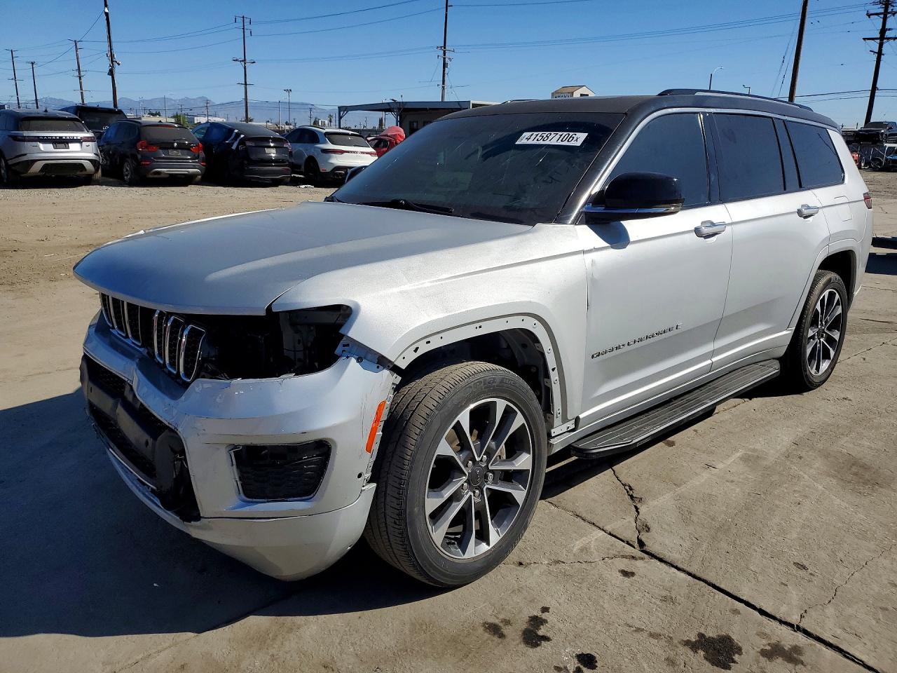 Salvage Jeep Cherokee Image
